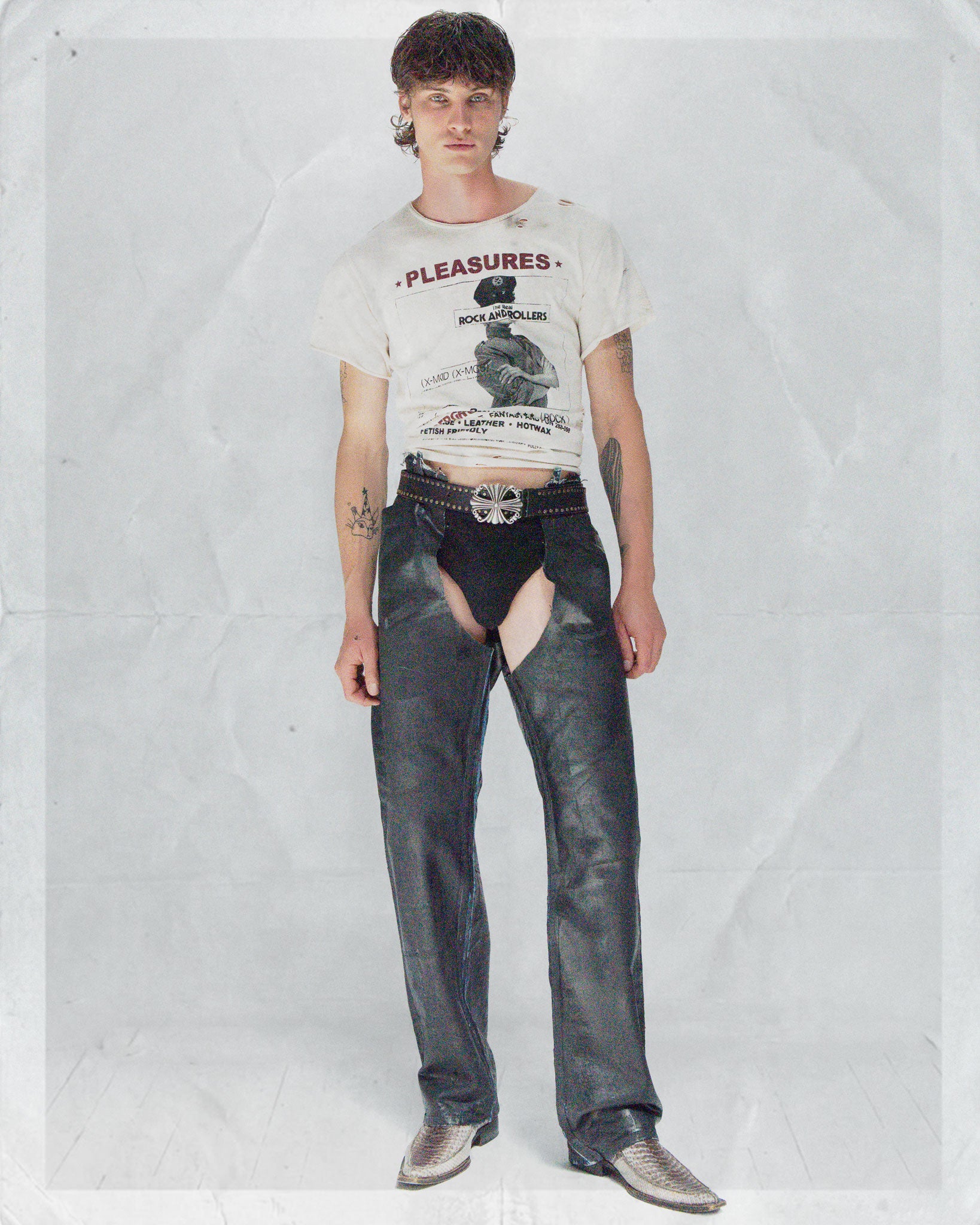 T-shirt “Pleasures” Natural White