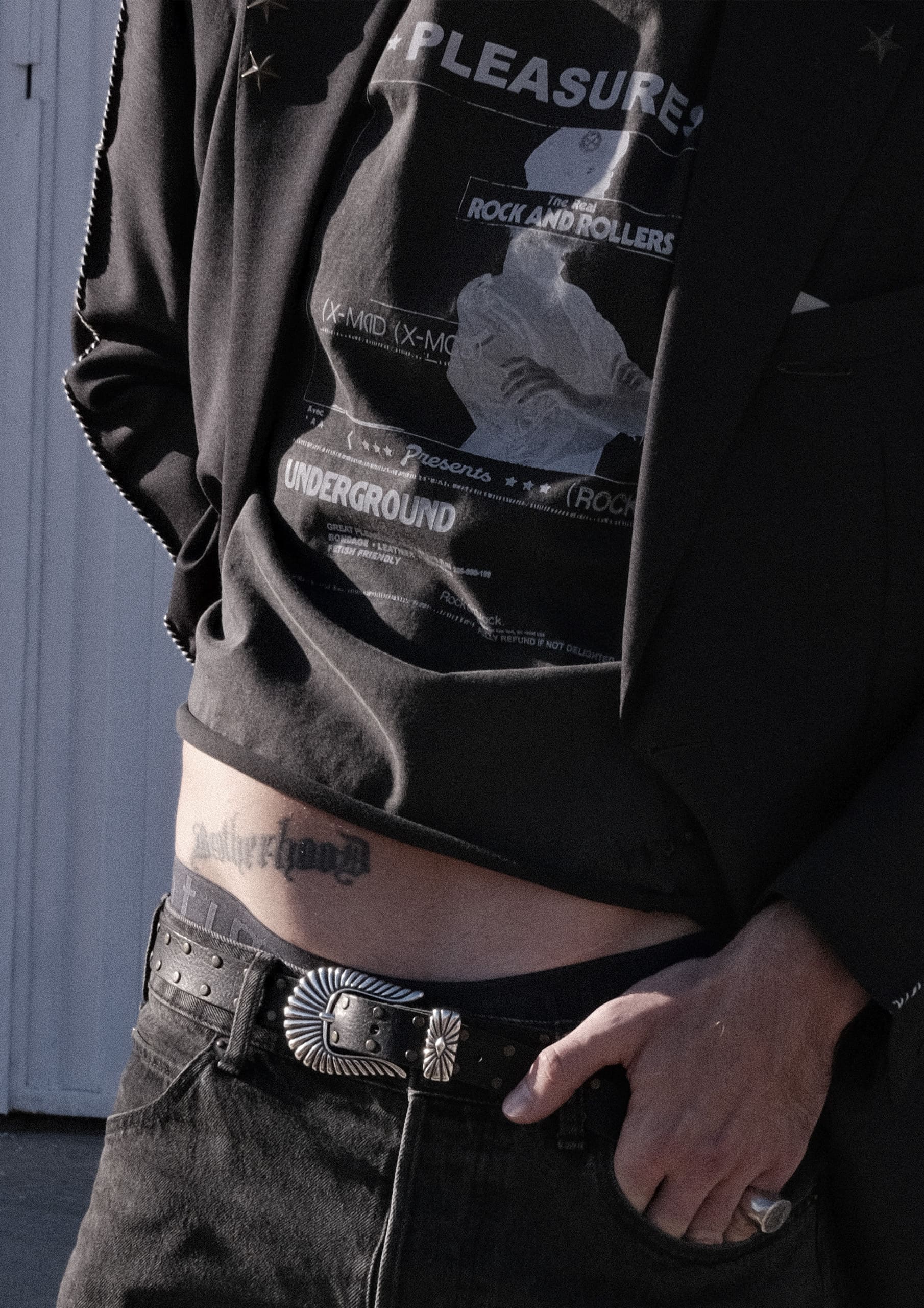 T-Shirt "Pleasures" Vintage Black