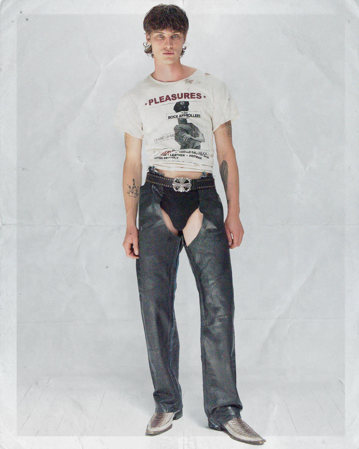 T-shirt “Pleasures” Natural White