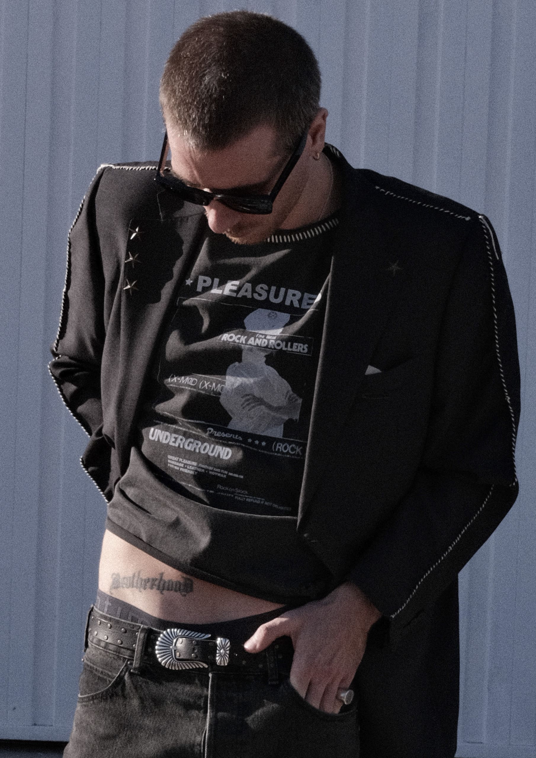 T-Shirt "Pleasures" Vintage Black