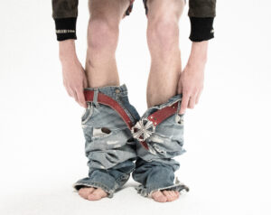 belt-fetish-red-paolo-leduc-02